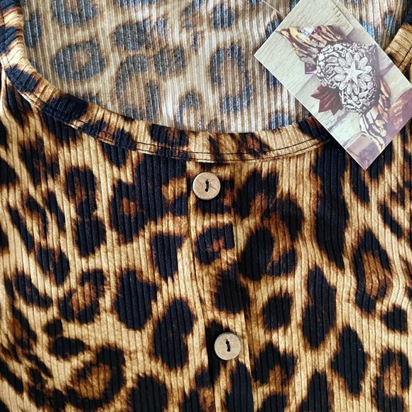 NWT women’s oddi Leopard Print Button-Up Tunic size 1XL - Picture 3 of 4